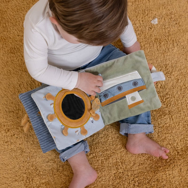 Υφασμάτινο βιβλιαράκι δραστηριοτήτων Sailors Bay LITTLE DUTCH