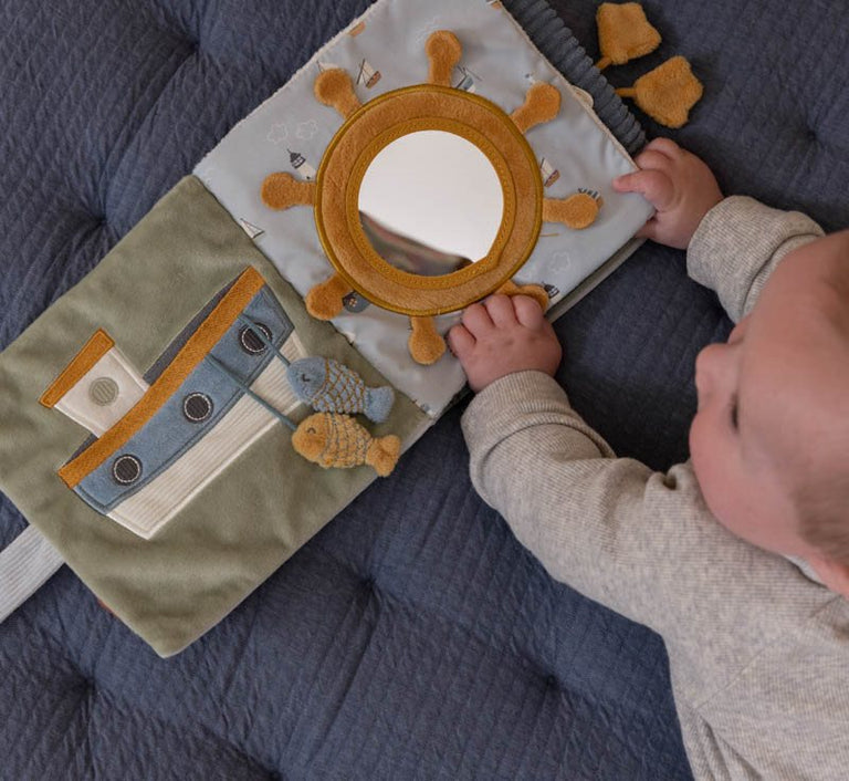 Υφασμάτινο βιβλιαράκι δραστηριοτήτων Sailors Bay LITTLE DUTCH