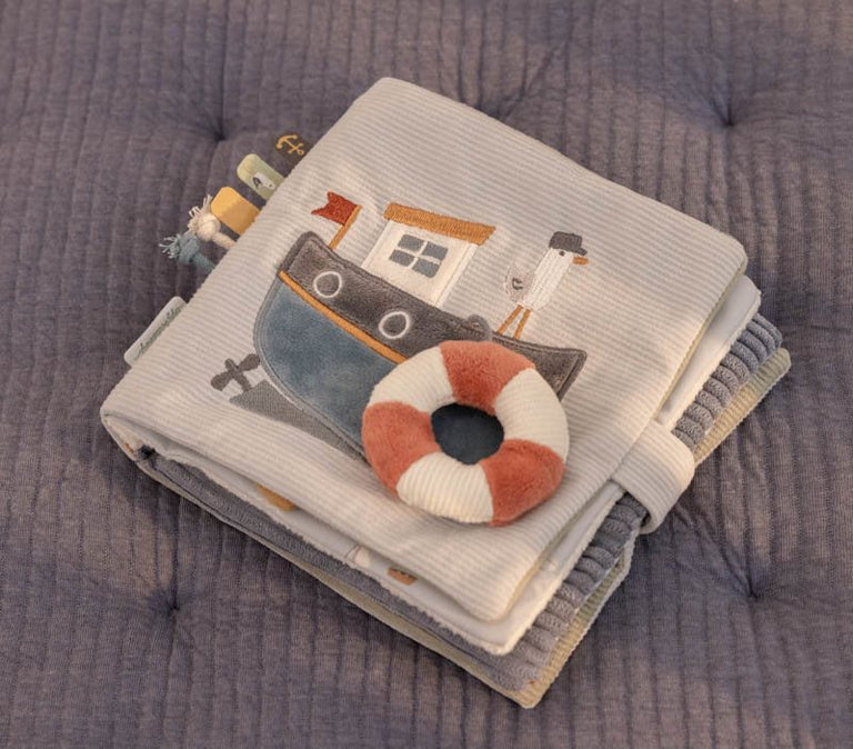 Υφασμάτινο βιβλιαράκι δραστηριοτήτων Sailors Bay LITTLE DUTCH