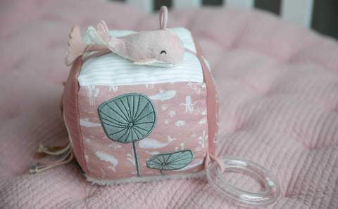 ΥΦΑΣΜΑΤΙΚΟΣ ΚΥΒΟΣ LITTLE DUTCH ΡΟΖ - Παιχνίδια - Ίαμβος