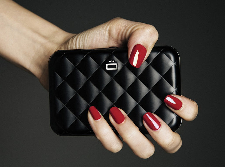 ΠΟΡΤΟΦΟΛΙ OGON QUILTED BUTTON ΜΑΥΡΟ - Δώρα - Ίαμβος