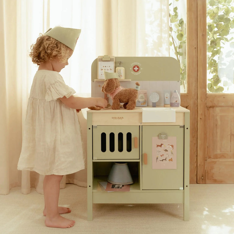 LITTLE DUTCH Ξύλινο κτηνιατρείο FSC