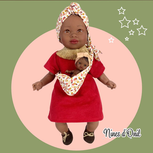 Nines D'Onil: Maria με φορεματάκι και μωράκι σε μάρσιπο Κόκκινο